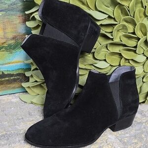 Seychelles Elegant Black Suede Ankle Boots